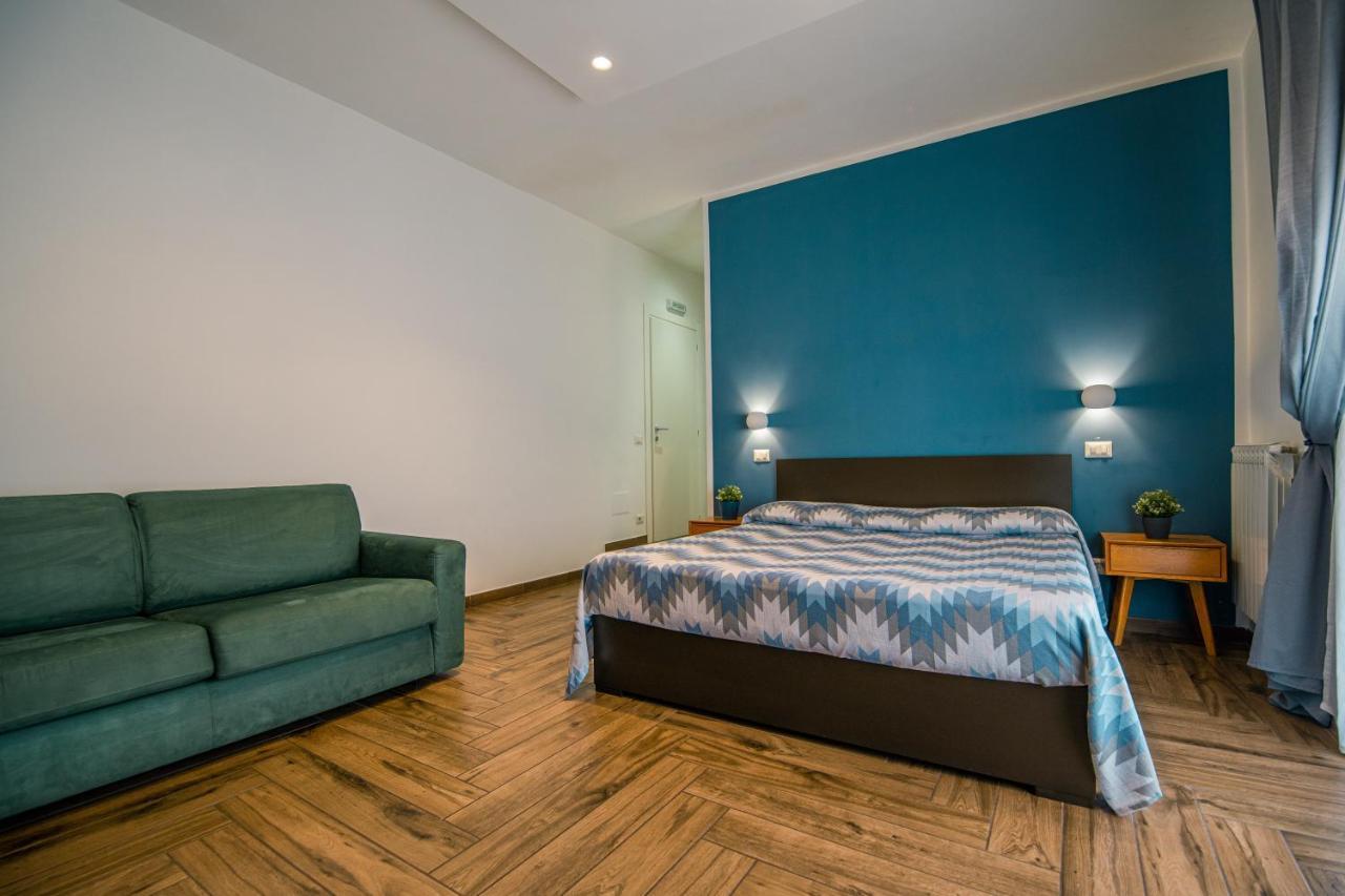 Hub Ferroviario - 12 Posti Letto Per Il Tuo Gruppo A Napoli Con Wifi E Netflix Bed & Breakfast Exterior photo