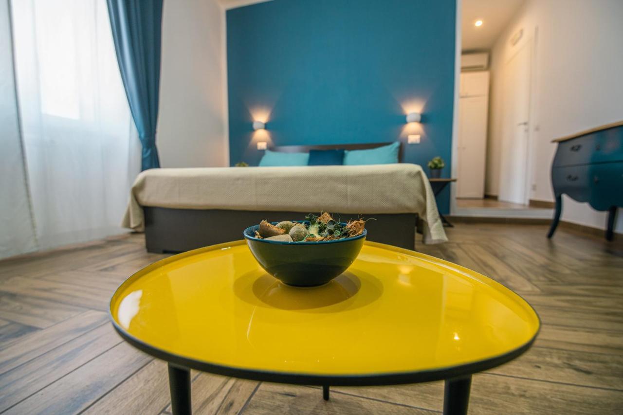 Hub Ferroviario - 12 Posti Letto Per Il Tuo Gruppo A Napoli Con Wifi E Netflix Bed & Breakfast Exterior photo