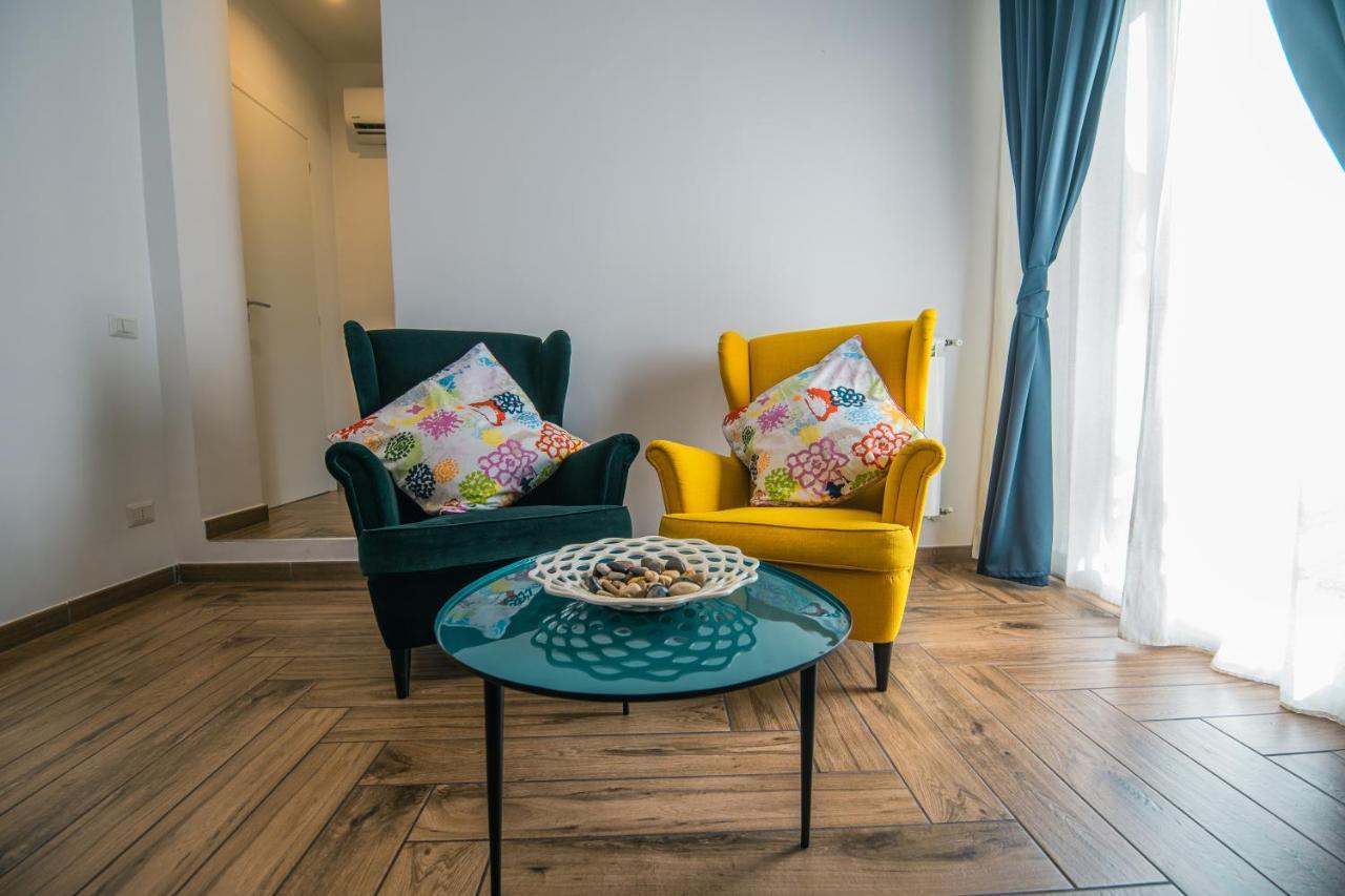 Hub Ferroviario - 12 Posti Letto Per Il Tuo Gruppo A Napoli Con Wifi E Netflix Bed & Breakfast Exterior photo