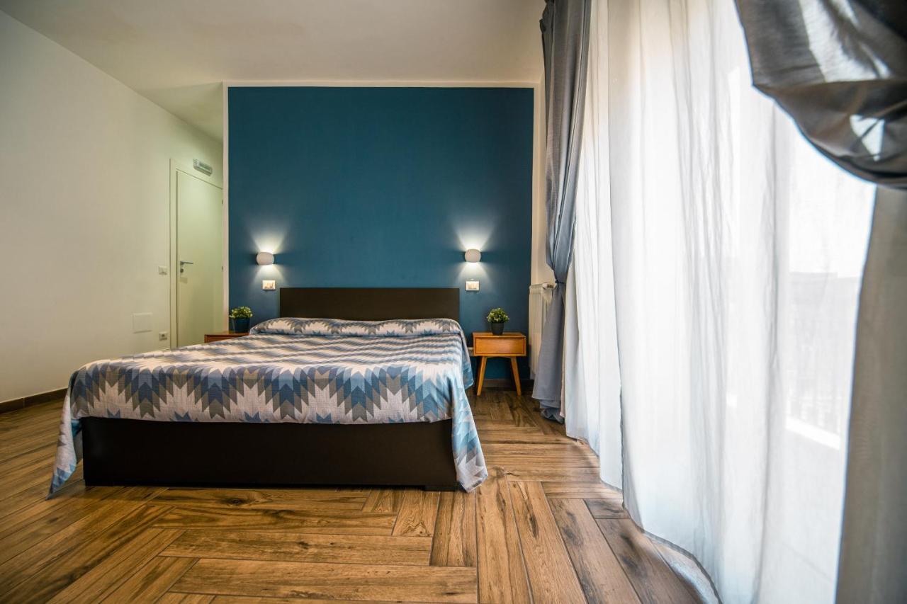 Hub Ferroviario - 12 Posti Letto Per Il Tuo Gruppo A Napoli Con Wifi E Netflix Bed & Breakfast Exterior photo