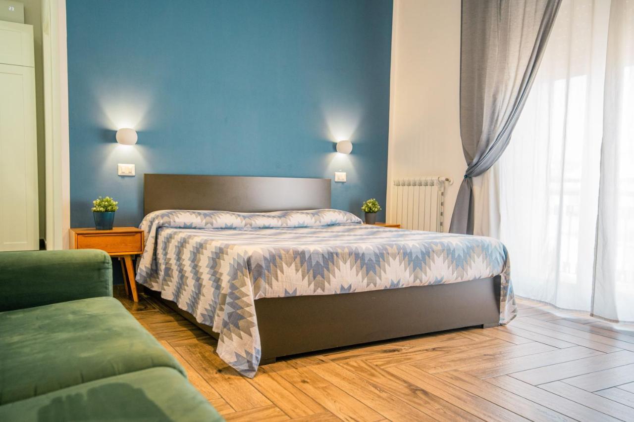 Hub Ferroviario - 12 Posti Letto Per Il Tuo Gruppo A Napoli Con Wifi E Netflix Bed & Breakfast Exterior photo
