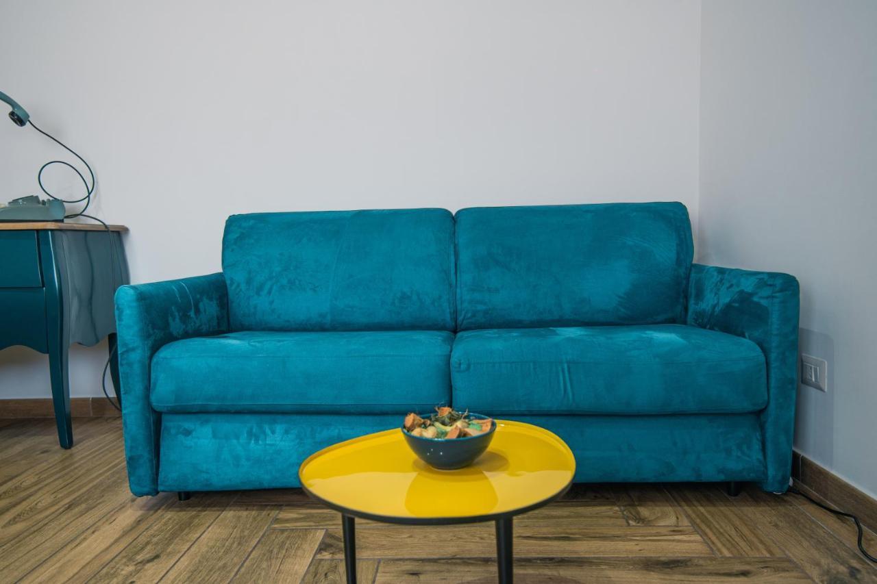 Hub Ferroviario - 12 Posti Letto Per Il Tuo Gruppo A Napoli Con Wifi E Netflix Bed & Breakfast Exterior photo