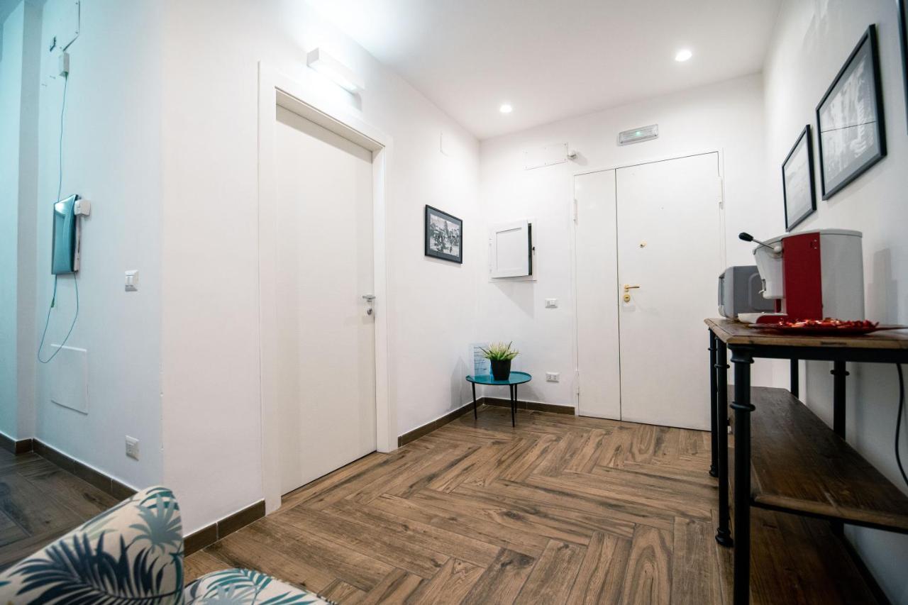 Hub Ferroviario - 12 Posti Letto Per Il Tuo Gruppo A Napoli Con Wifi E Netflix Bed & Breakfast Exterior photo