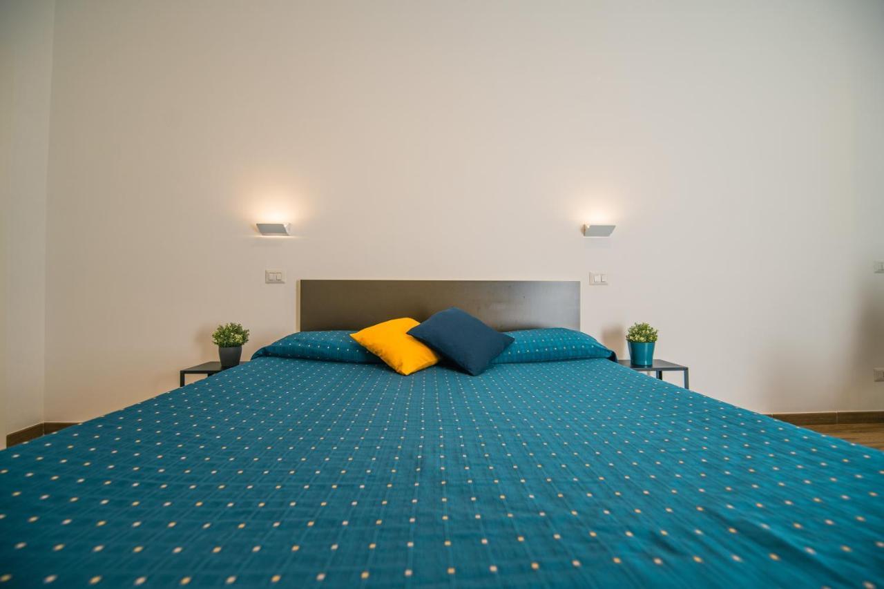 Hub Ferroviario - 12 Posti Letto Per Il Tuo Gruppo A Napoli Con Wifi E Netflix Bed & Breakfast Exterior photo