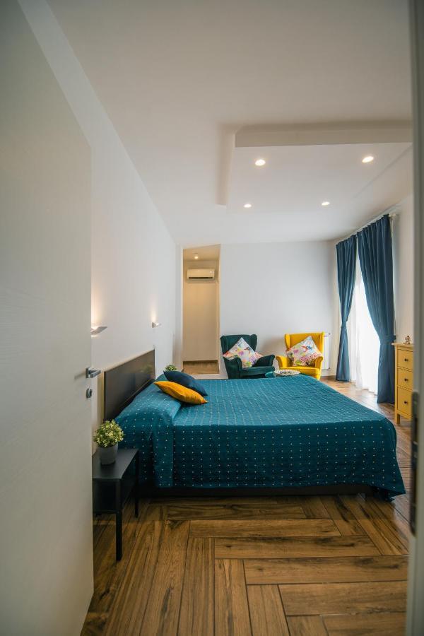 Hub Ferroviario - 12 Posti Letto Per Il Tuo Gruppo A Napoli Con Wifi E Netflix Bed & Breakfast Exterior photo