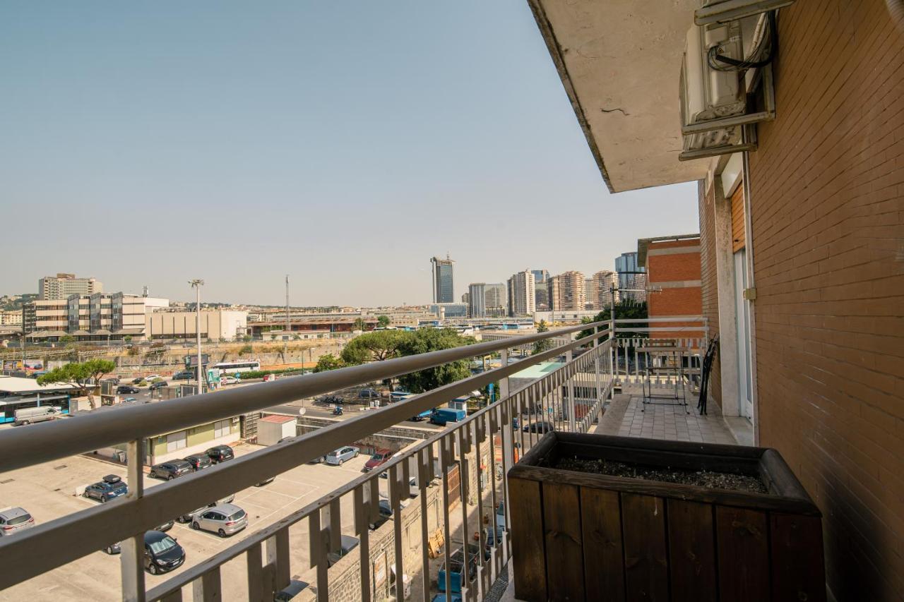 Hub Ferroviario - 12 Posti Letto Per Il Tuo Gruppo A Napoli Con Wifi E Netflix Bed & Breakfast Exterior photo