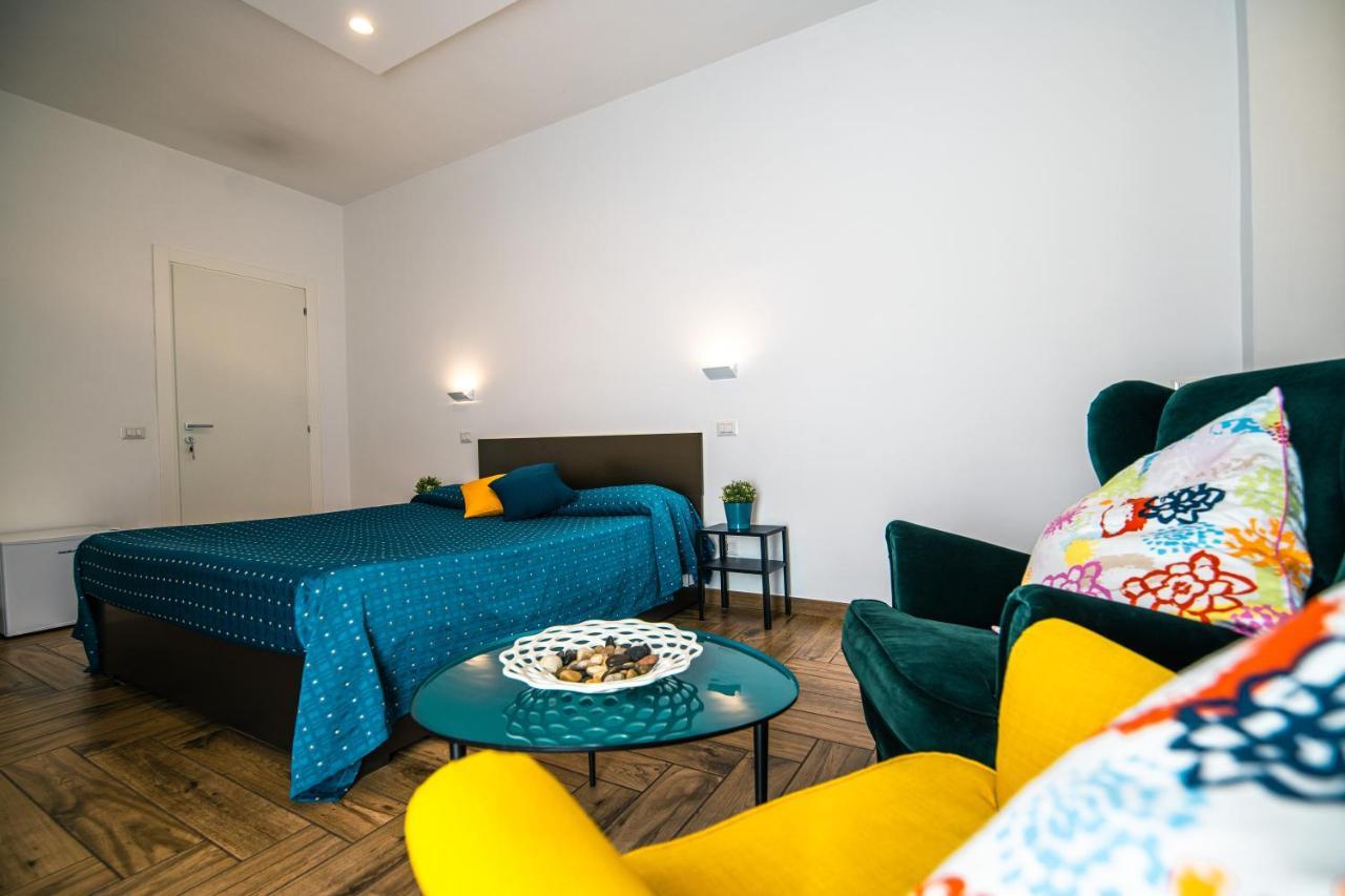 Hub Ferroviario - 12 Posti Letto Per Il Tuo Gruppo A Napoli Con Wifi E Netflix Bed & Breakfast Exterior photo