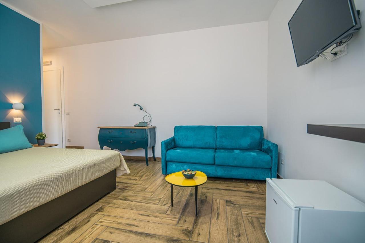 Hub Ferroviario - 12 Posti Letto Per Il Tuo Gruppo A Napoli Con Wifi E Netflix Bed & Breakfast Exterior photo