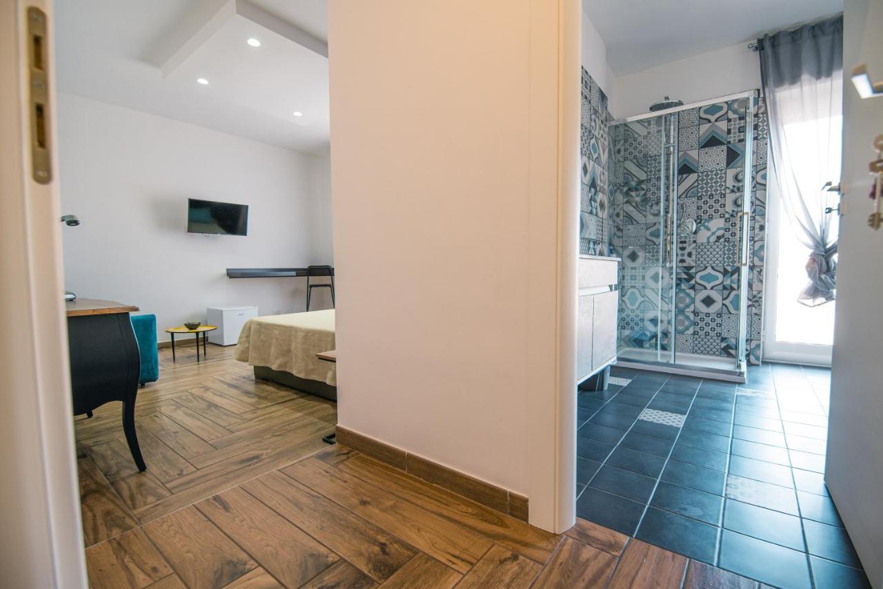 Hub Ferroviario - 12 Posti Letto Per Il Tuo Gruppo A Napoli Con Wifi E Netflix Bed & Breakfast Exterior photo