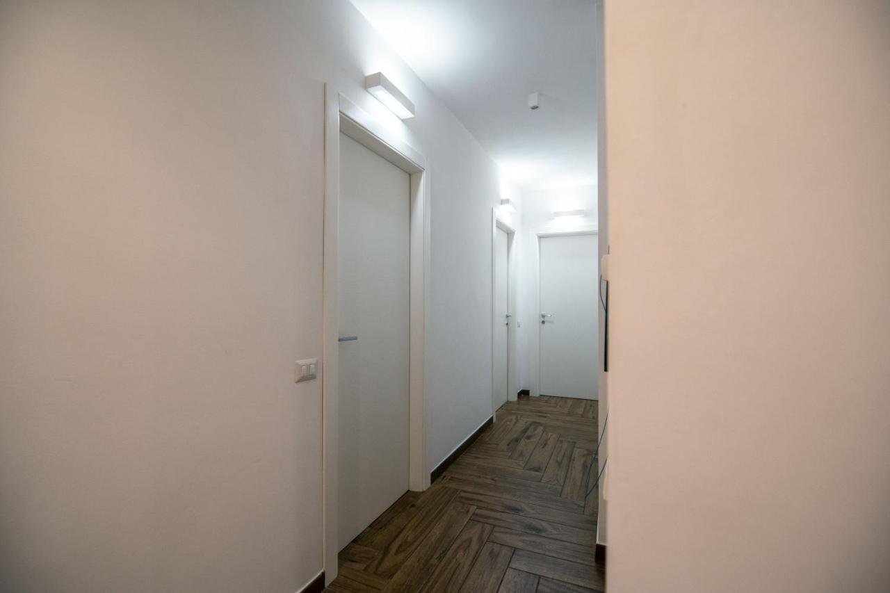Hub Ferroviario - 12 Posti Letto Per Il Tuo Gruppo A Napoli Con Wifi E Netflix Bed & Breakfast Exterior photo